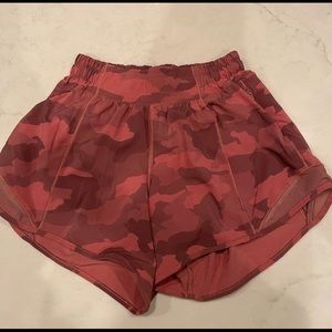 Lululemon pink camo hotty hots!